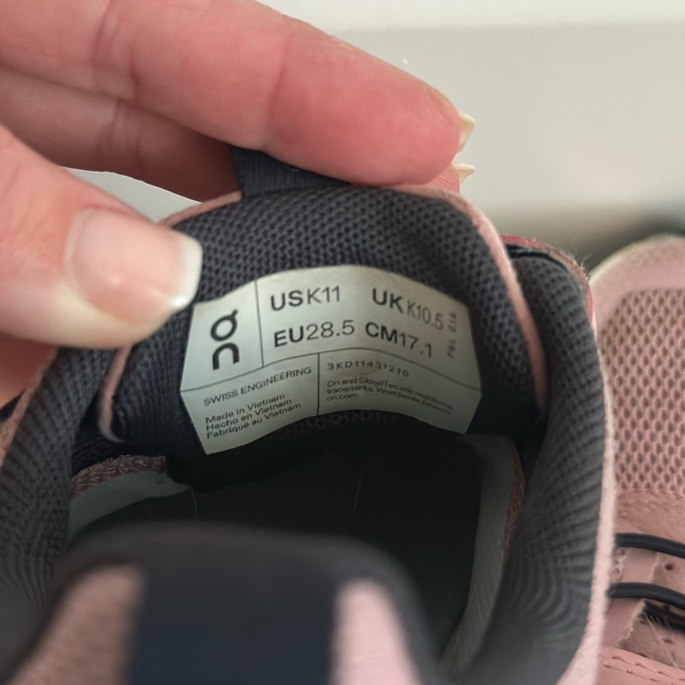 On Running Kids Sneakers in Pink and White - Picture 4 of 4